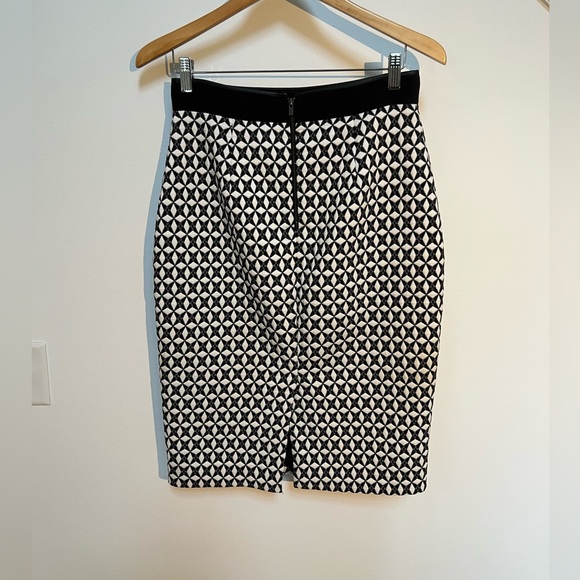 Banana Republic Pencil Skirt Black and White Pattern Size 6 - Picture 4 of 6